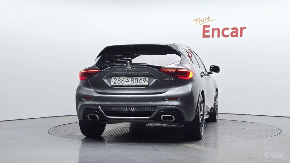 Infiniti Q30