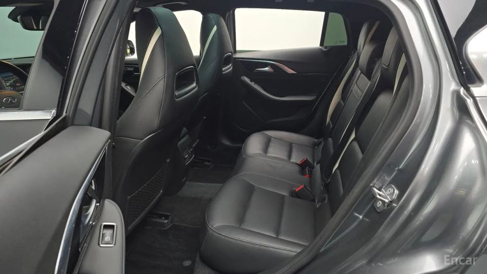 Infiniti Q30