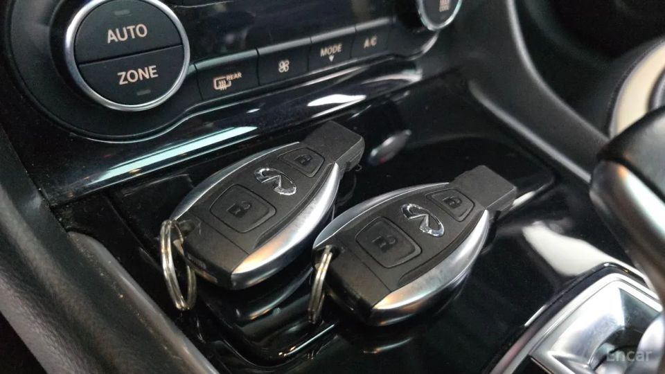 Infiniti Q30