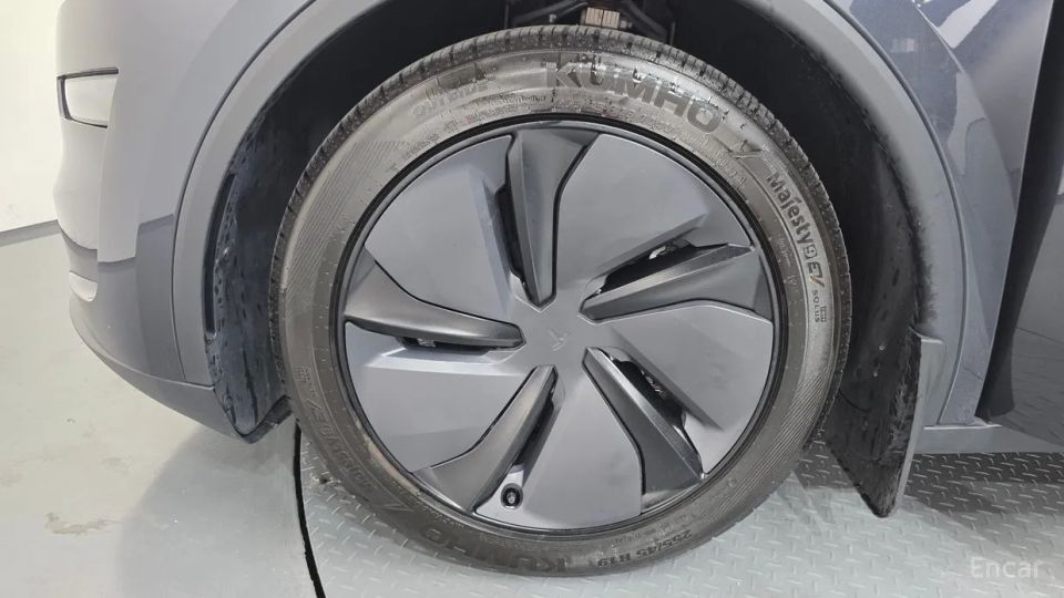 Tesla model-y