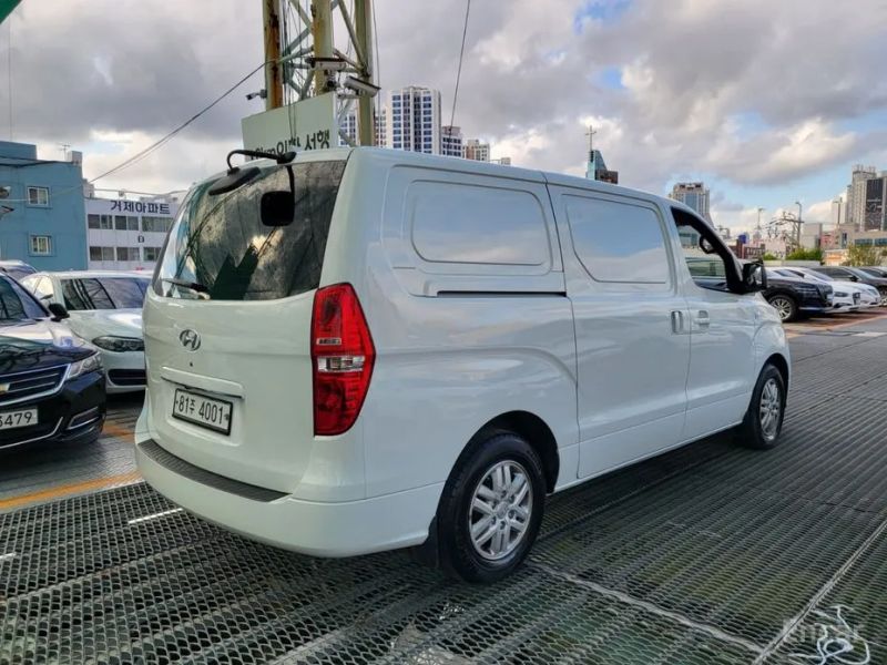 Hyundai Starex