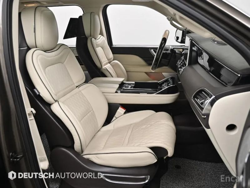 Lincoln Navigator