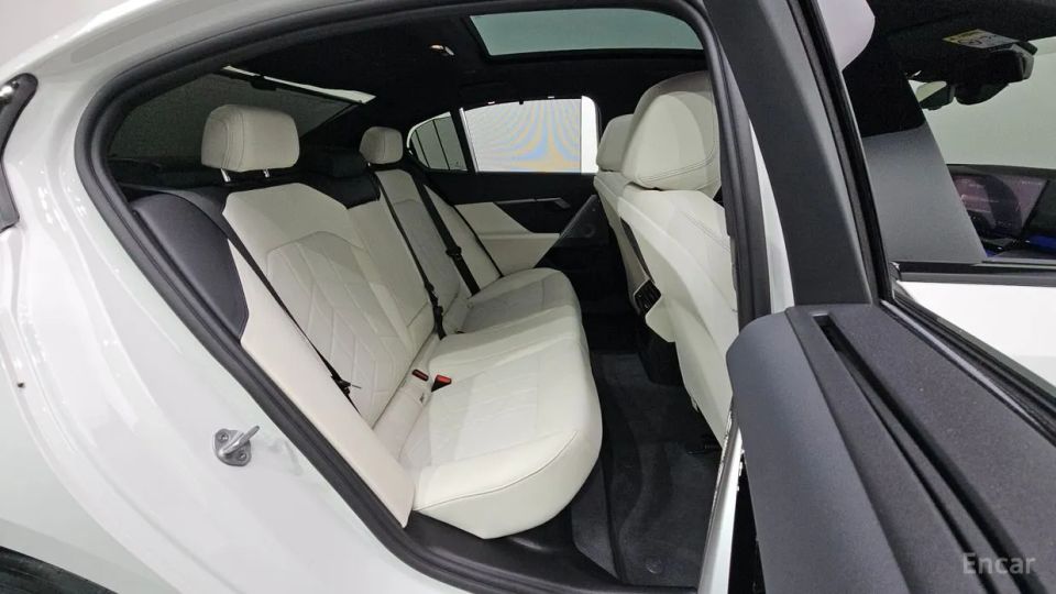 BMW i5