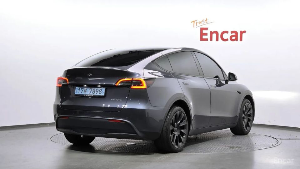 Tesla model-y
