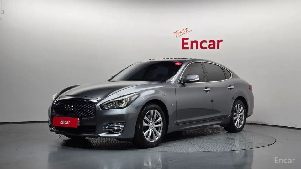 Infiniti Q70