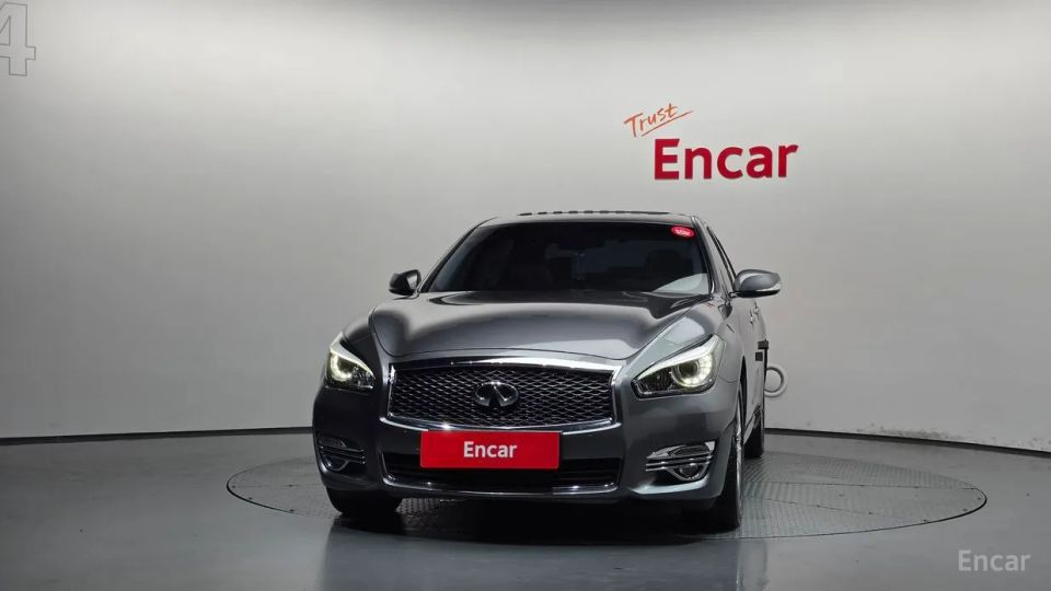 Infiniti Q70