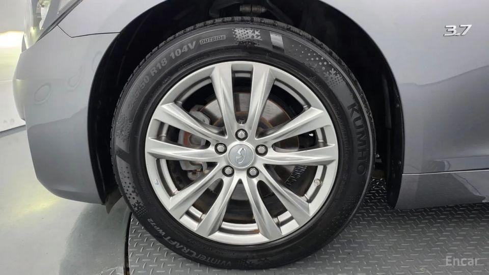 Infiniti Q70