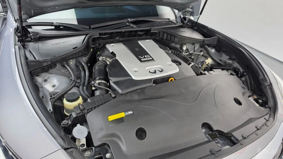Infiniti Q70