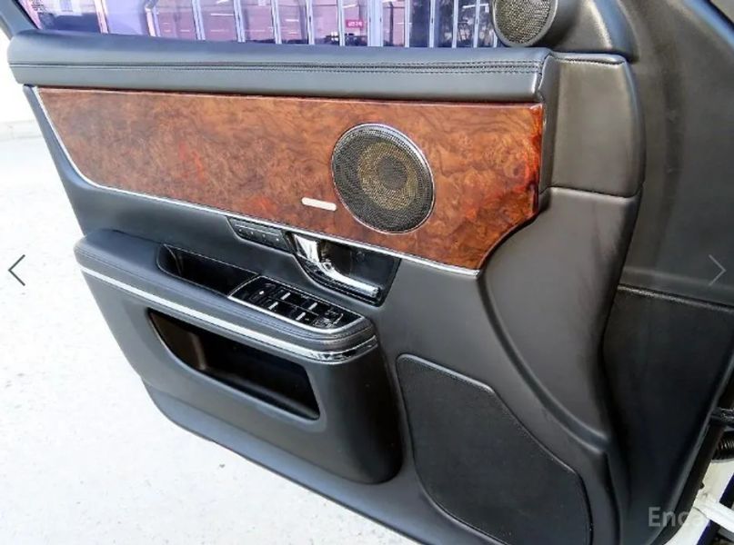 Jaguar XJ