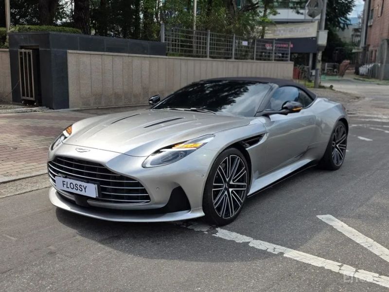 Astonmartin DB12