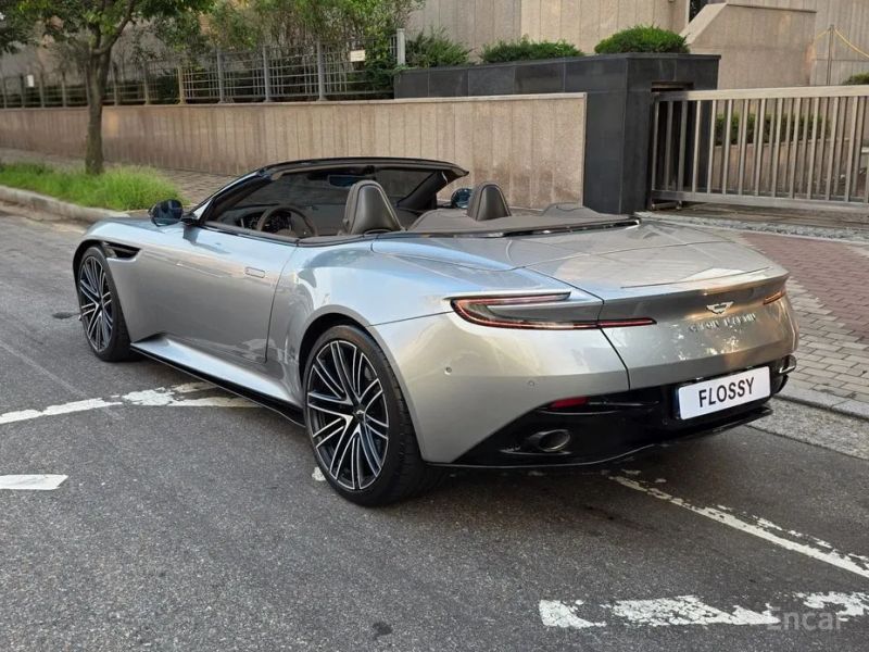 Astonmartin DB12