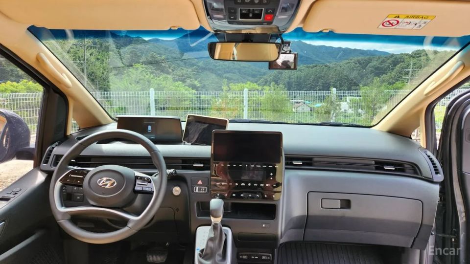 Hyundai Staria