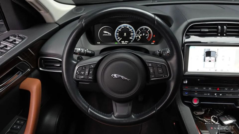Jaguar F-PACE
