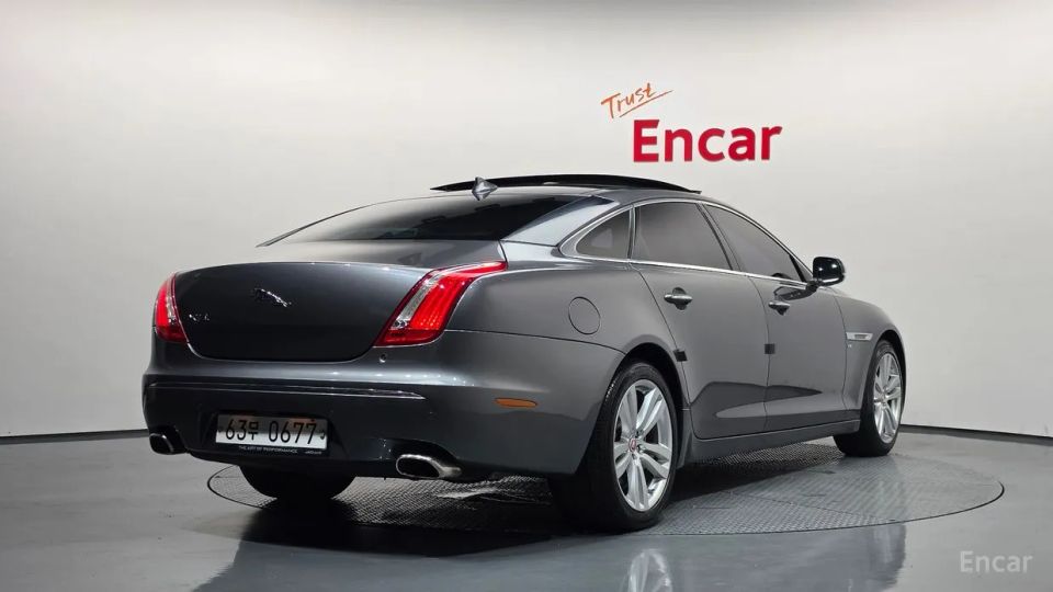 Jaguar XJ