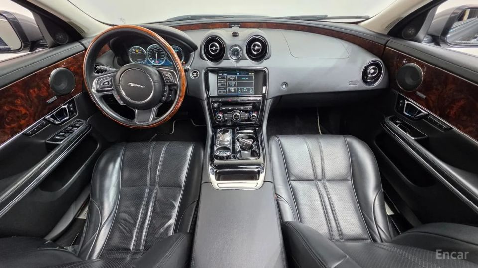 Jaguar XJ