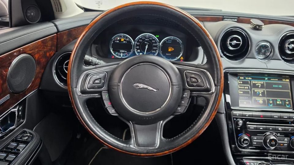 Jaguar XJ