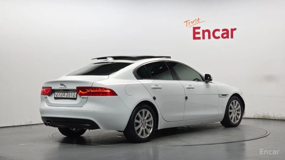 Jaguar XE