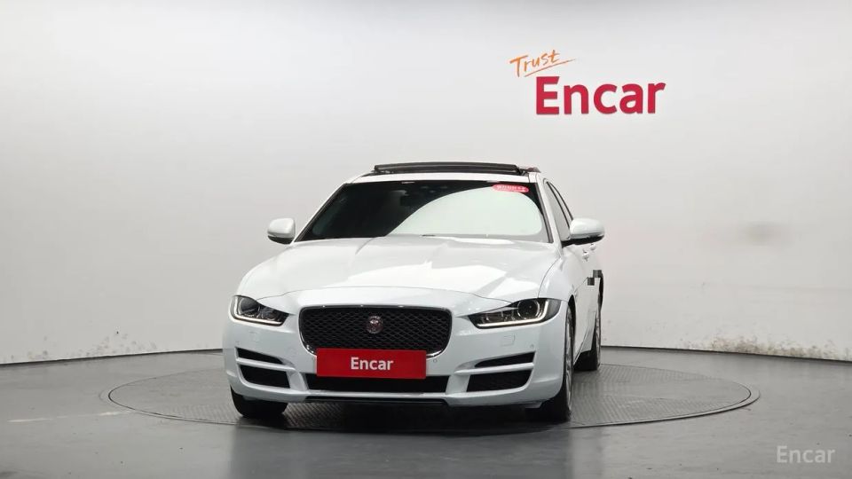 Jaguar XE
