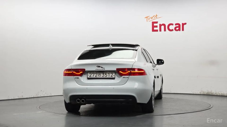 Jaguar XE