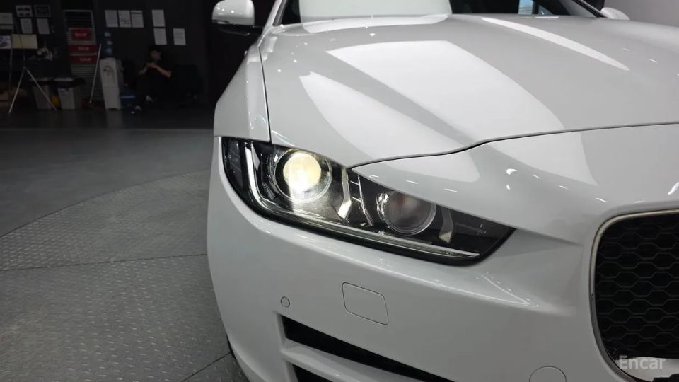 Jaguar XE
