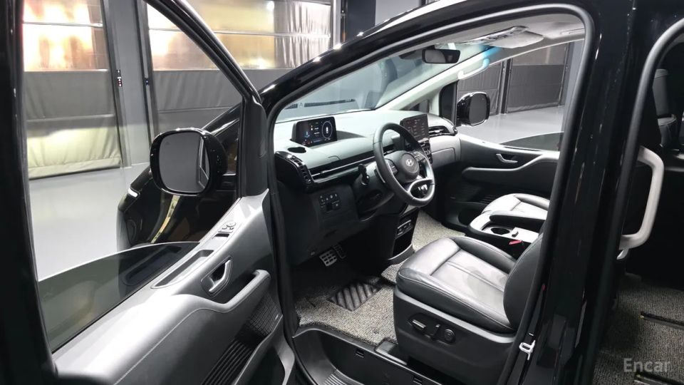 Hyundai Staria