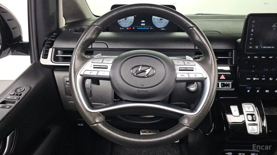 Hyundai Staria