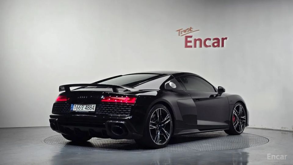 Audi R8
