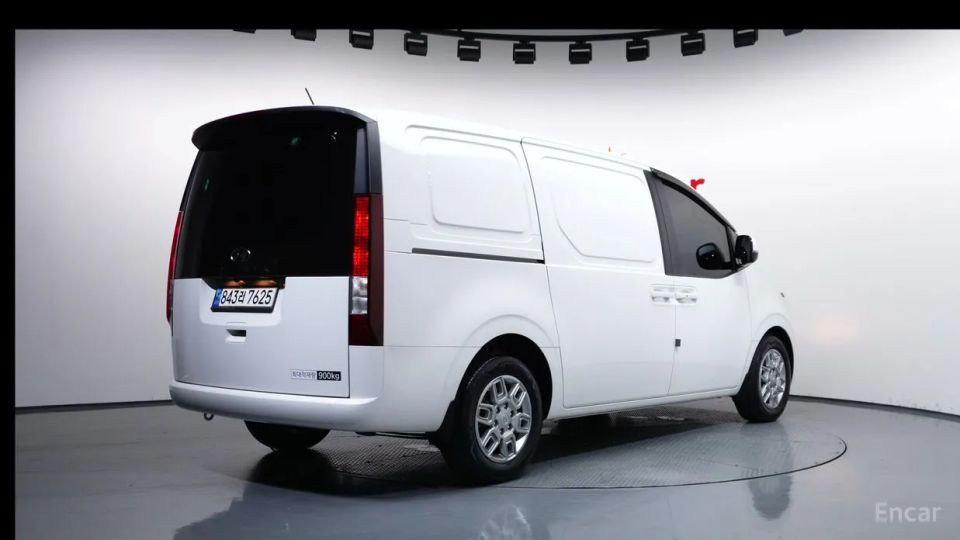 Hyundai Staria