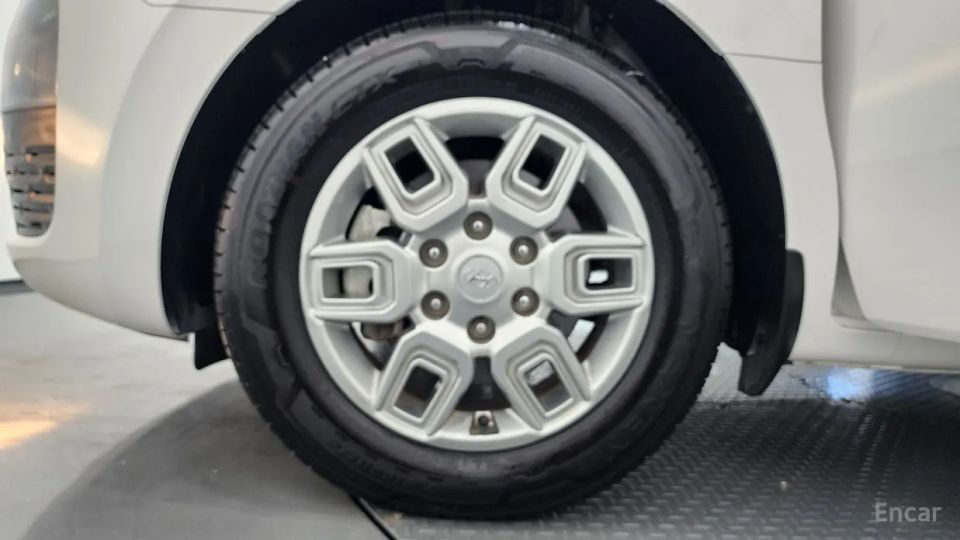 Hyundai Staria