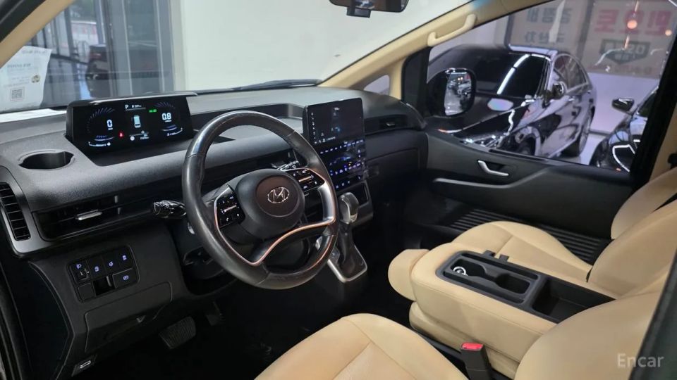Hyundai Staria