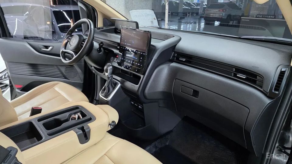 Hyundai Staria