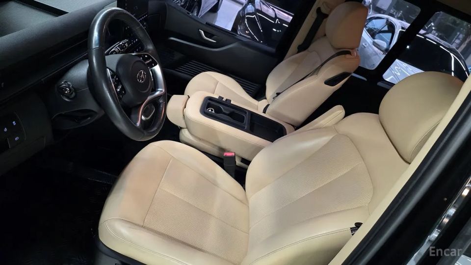 Hyundai Staria