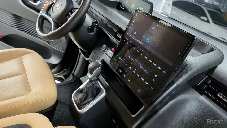 Hyundai Staria