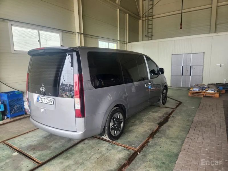 Hyundai Staria