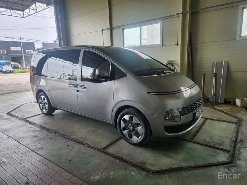 Hyundai Staria