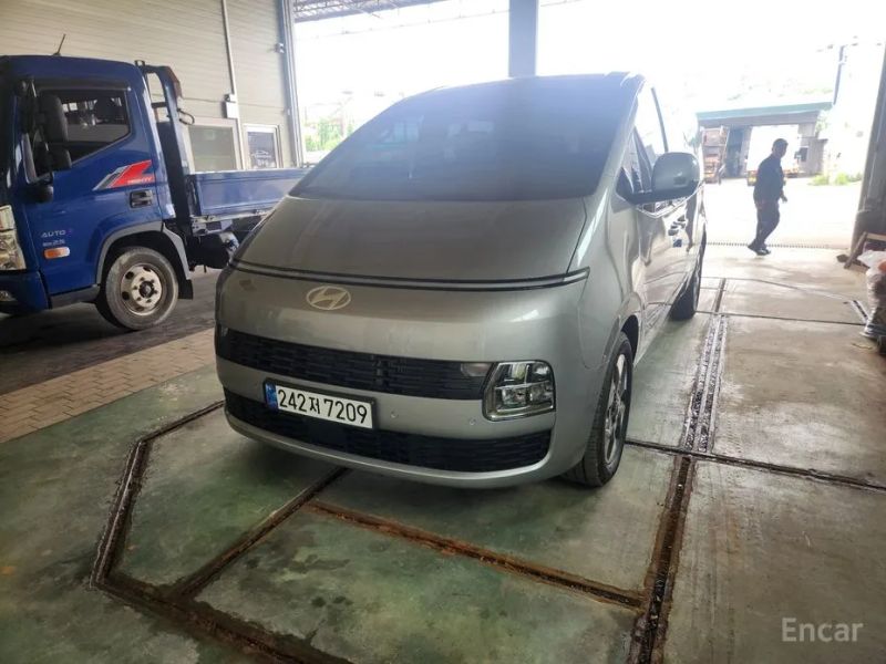 Hyundai Staria