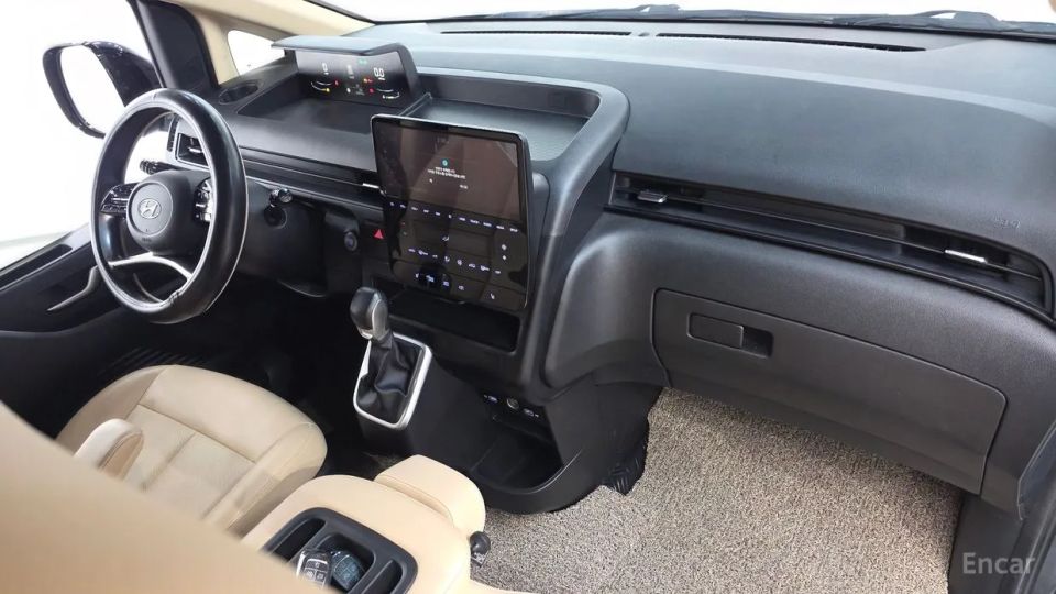 Hyundai Staria