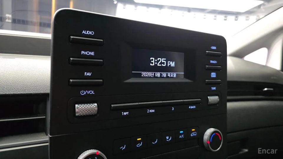 Hyundai Staria