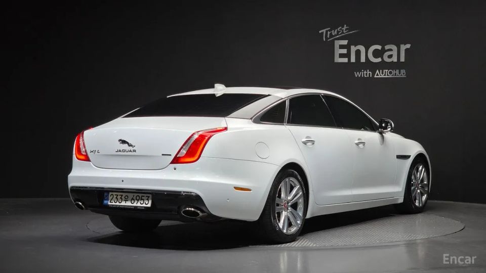 Jaguar XJ
