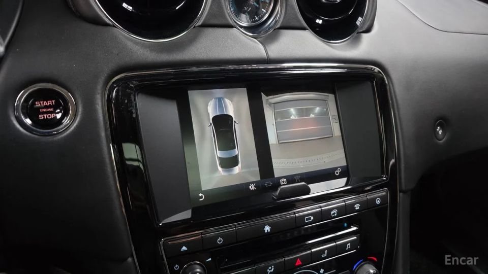 Jaguar XJ