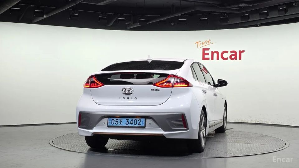 Hyundai Ioniq