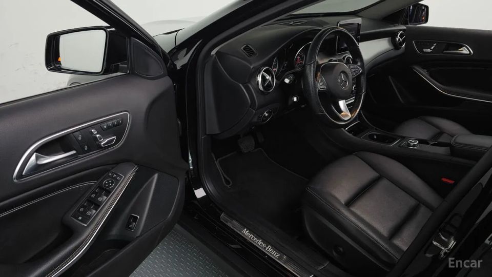 Mercedes-Benz GLA-Class