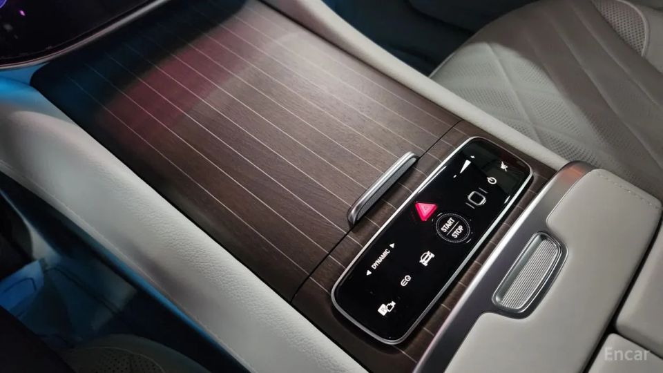 Mercedes-Benz EQS