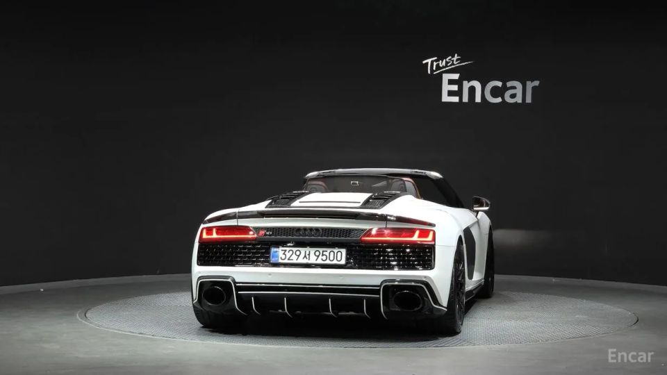 Audi R8