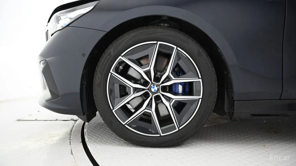 BMW i5