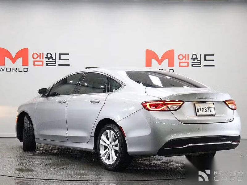 Chrysler 200