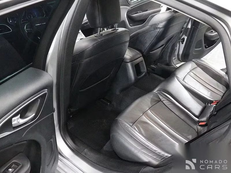 Chrysler 200