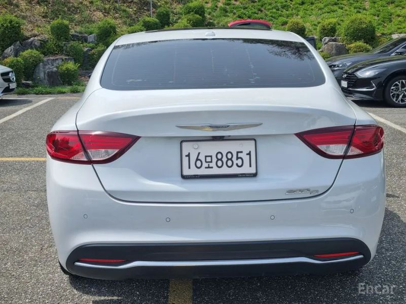 Chrysler 200
