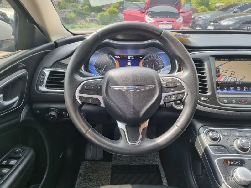 Chrysler 200