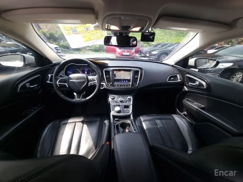 Chrysler 200